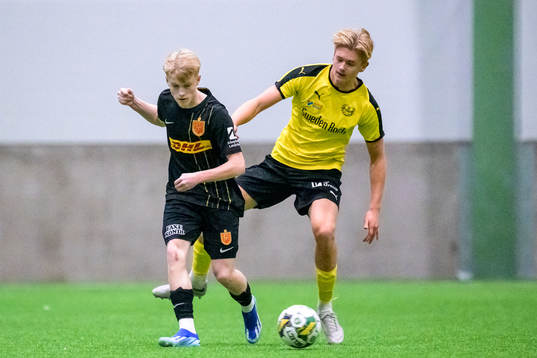 Nordsjällands Oliver Klang och Mjällbys Isac Johansson