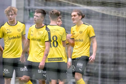 Mjällbys Benjamin Alija jublar