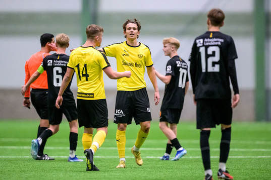 Mjällbys Filip Persson jublar