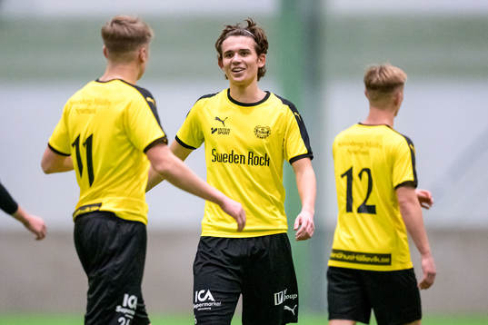 Mjällbys Filip Persson jublar