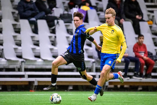 Odenses Lasse Andersen och Bröndbys Philip Søndergaard