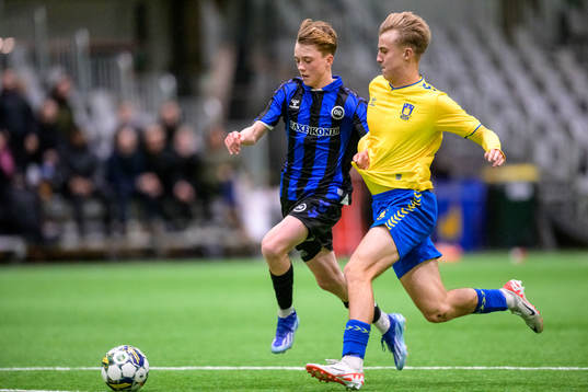 Odenses Hjalte Boe och Bröndbys Philip Søndergaard