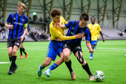 Bröndbys André Escobar och Odenses Sebastian Mørk