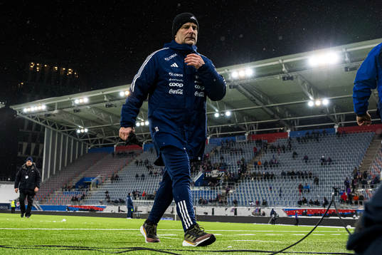 Geir Bakke, head coach of Vålerenga, looks dejected
