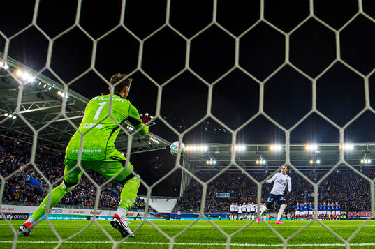 Jacob Storevik of Vålerenga and Brynjolfur Willumsson of