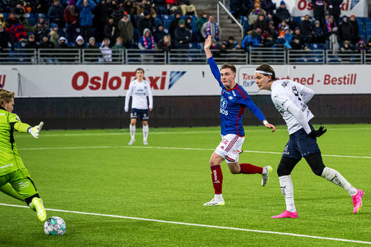 Brynjolfur Willumsson of Kristiansund missing a chance to