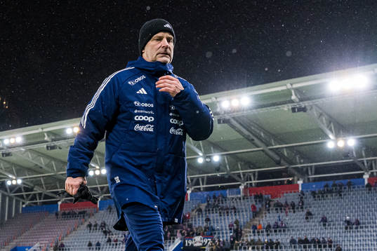 Geir Bakke, head coach of Vålerenga, looks dejected