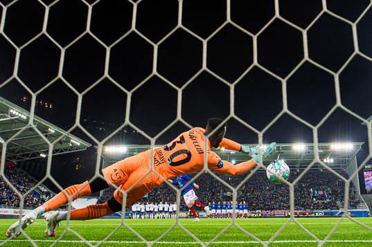 Christian Borchgrevink of Vålerenga missing a chance to