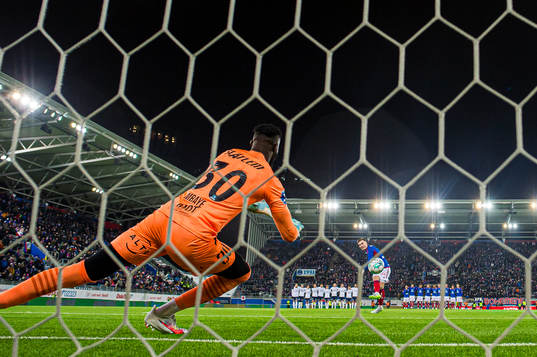 Christian Borchgrevink of Vålerenga missing a chance to