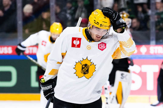 Max Lindholm of Skellefteå looks dejected