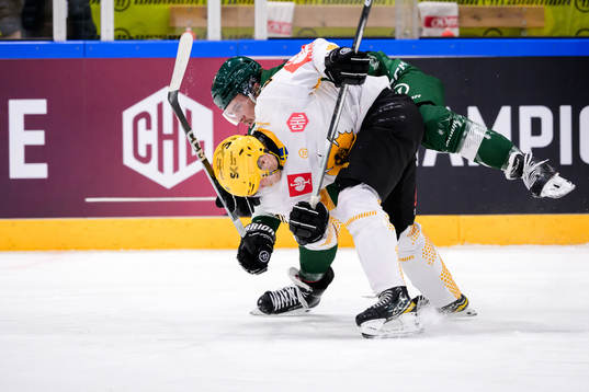 Anton Heikkinen of Skellefteå and Joakim Nygård of
