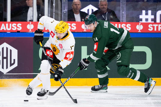 Pär Lindholm of Skellefteå and Victor Ejdsell of