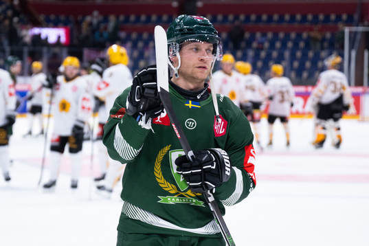 Marcus Nilsson of Färjestad looks dejected