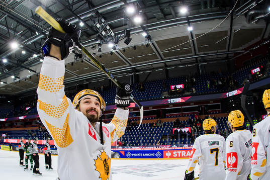 Dylan Sikura of Skellefteå celebrate