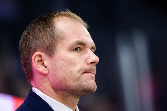 Head coach Thomas Mitell of Färjestad looks dejected