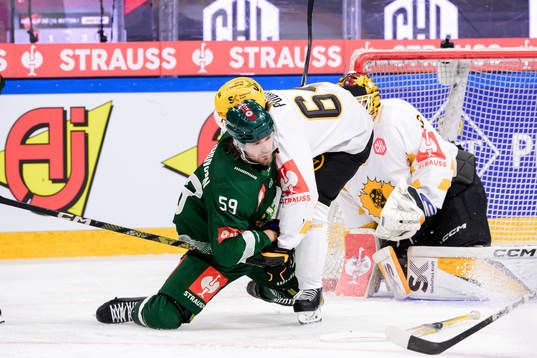 Linus Johansson of Färjestad and Jonathan Pudas of