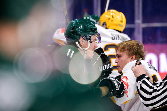 Joakim Nygård of Färjestad and Andreas Johnson of