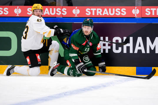 Filip Sandberg of Skellefteå and Joel Kellman of Färjestad