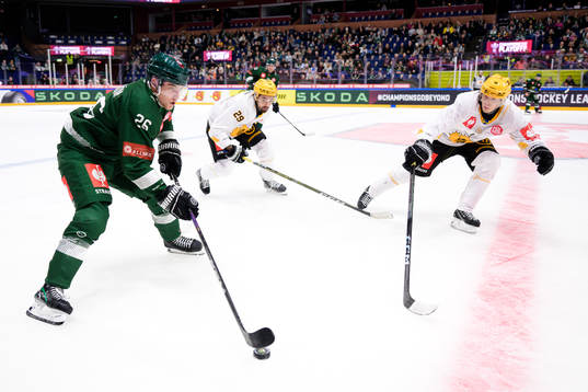 Joel Nyström of Färjestad and Dylan Sikura of Skellefteå