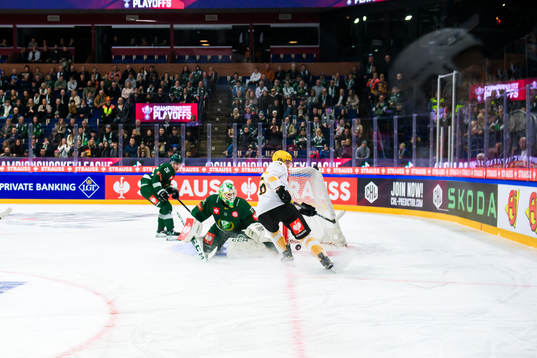 Simon Robertsson of Skellefteå and goaltender Maxime