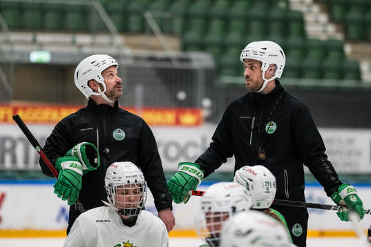 Assisterande tränare Tim Brithén och Tränare Julius
