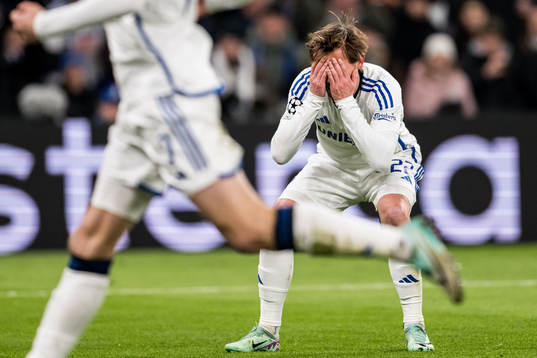 Peter Ankersen of FC Copenhagen looks dejected