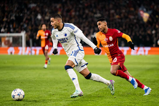 Elias Achouri of FC Copenhagen and Tete of Galatasaray