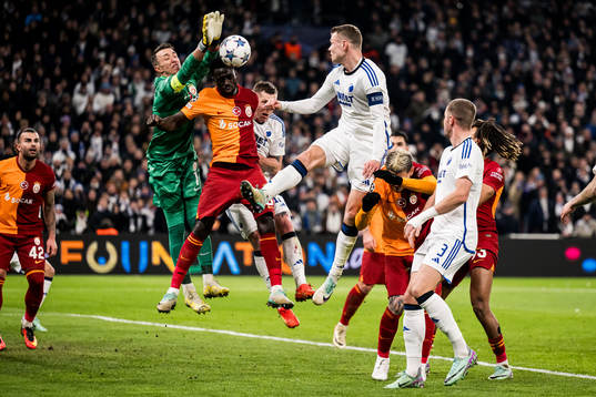 Goalkeeper Fernando Muslera and Davinson Sánchez of