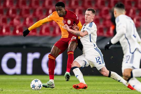 Wilfried Zaha of Galatasaray and Lukas Lerager of FC