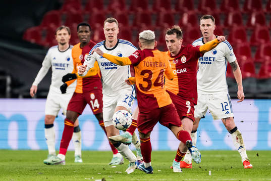 Viktor Claesson of FC Copenhagen against Lucas Torreira and