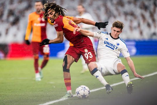 Sacha Boey of Galatasaray and Elias Jelert of FC Copenhagen
