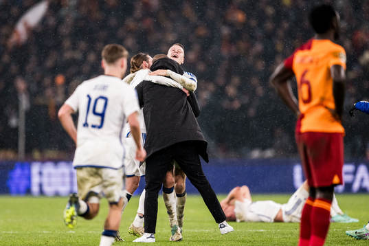 Head coach Jacob Neestrup of FC Copenhagen Viktor Claesson
