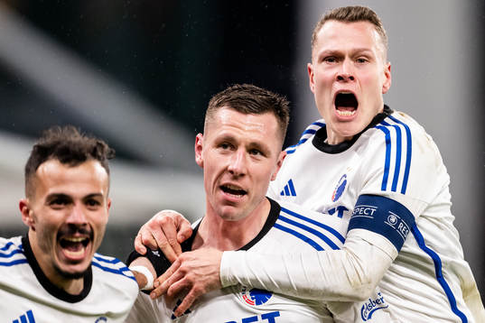 Lukas Lerager celebrate with Diogo Goncalves and Viktor