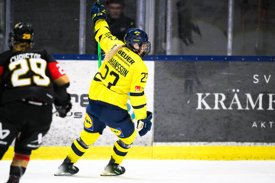 Sveriges Thea Johansson jublar