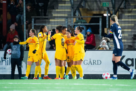 Salma Parallell of Barcelona celebrates with team mates