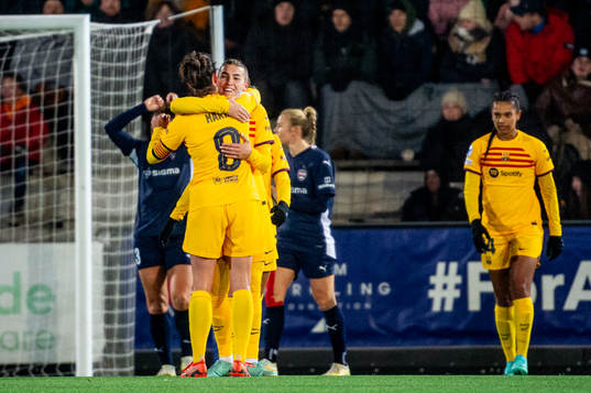 Patri Guijarro of Barcelona celebrates