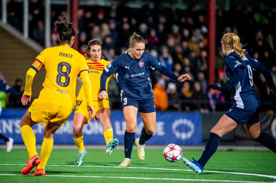 Gudrun Arnardottir of FC Rosengård and Mariona Caldentey