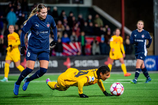 Ria Noora Minerva Öling of FC Rosengård and Esmee Brugts