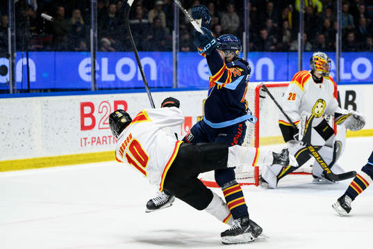 Brynäs Johan Larsson och Djurgårdens Wiktor Nilsson