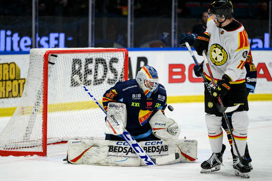 Djurgårdens målvakt Viktor Andrén och Brynäs Miks