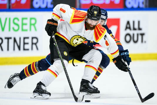Brynäs Jordie Benn och Djurgårdens Wiktor Nilsson