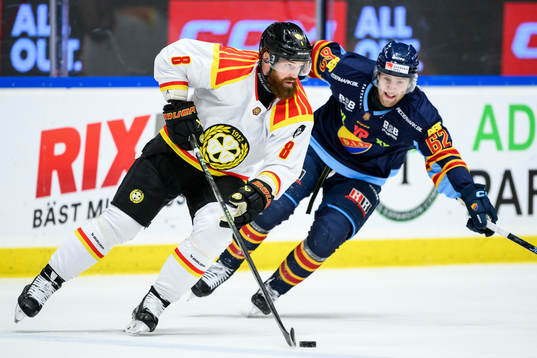 Brynäs Jordie Benn och Djurgårdens Wiktor Nilsson