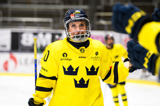 Sveriges Celine Tedenby jublar