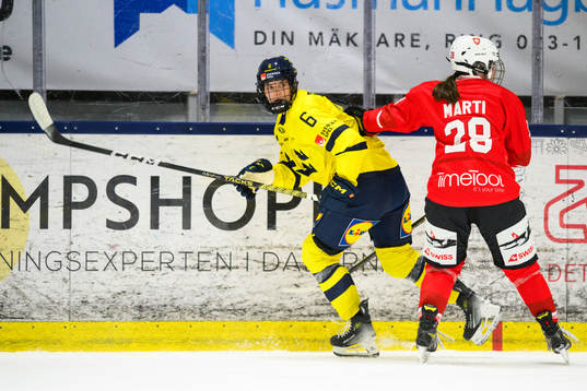 Sveriges Ida Karlsson och Schweizs Alina Marti