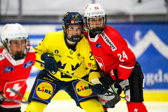 Sveriges Lova Blom och Schweizs Noemi Ryhner