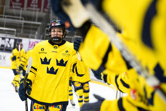 Sveriges Josefin Bouveng jublar