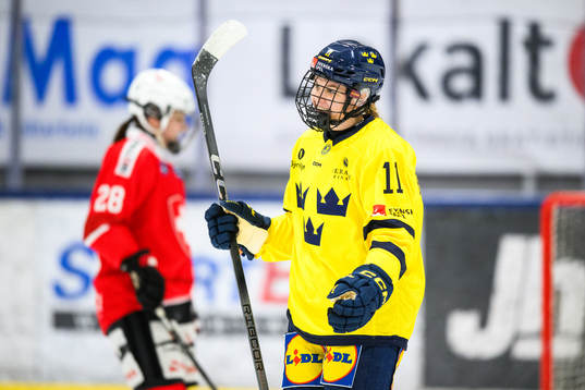 Sveriges Josefin Bouveng jublar