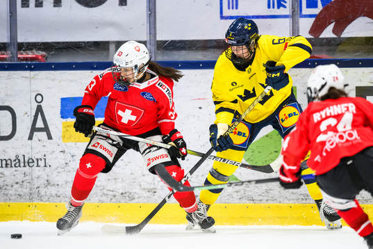 Schweizs Vanessa Schaefer och Sveriges Ida Karlsson