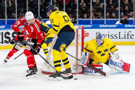Calvin Thurkauf of Switzerland against Milton Oscarson and