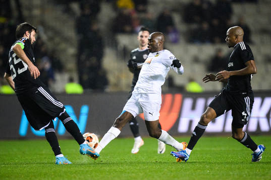 Edward Chilufya of Häcken against Badavi Huseynov and